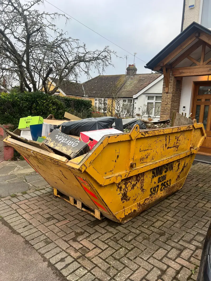 8-Yard Skip Collection -Rubbish Removal & Waste Collection in Dagenham